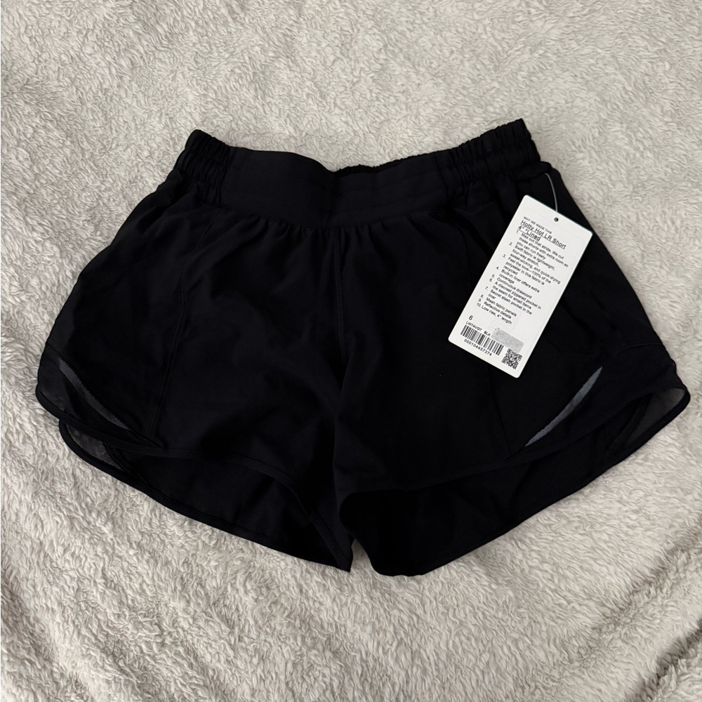 Lululemon Hotty hot LR short 4” lined